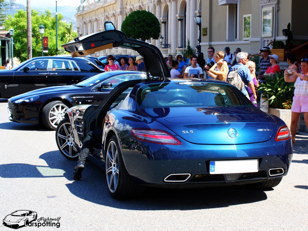 Oceanblue. Wundervoll blauer Mercedes SLS AMG vor dem Monte-Carlo Casino. (6.9.2011)