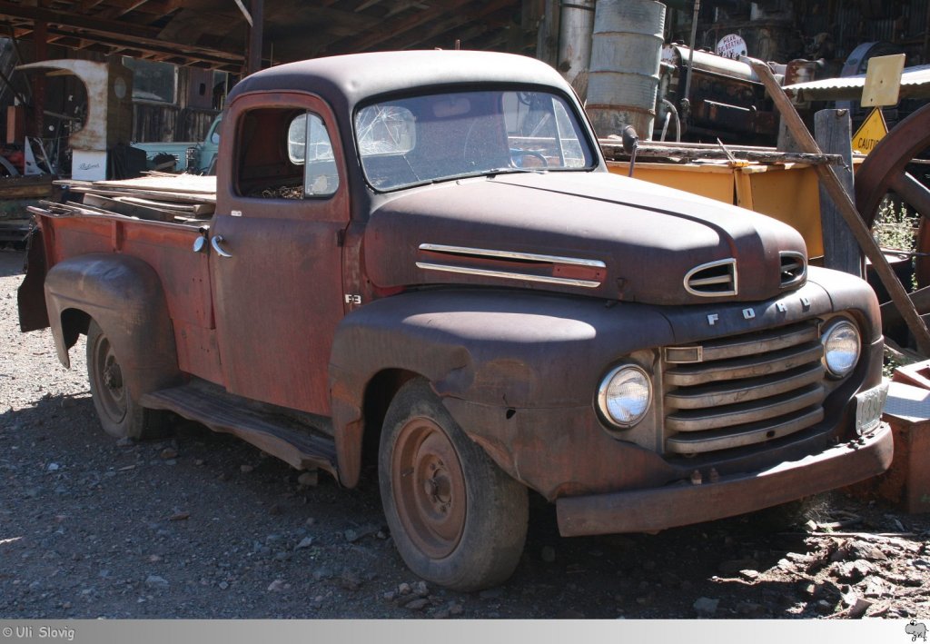 Old and Rusty: 1948er Ford Pickup zu finden bei der groen Fahrzeugsammlung der 'Gold King Mine' in Jerome, Arizona / USA. Aufgenommen am 23. September 2011.