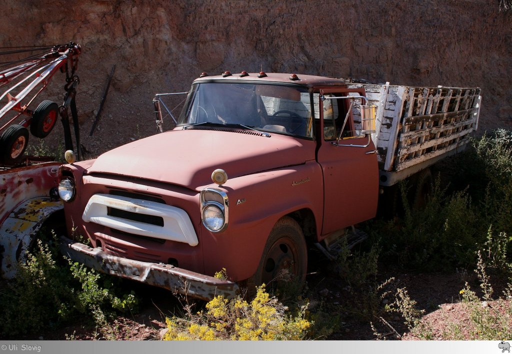 Old and Rusty: 1958er International A160 zu finden bei der groen Fahrzeugsammlung der 'Gold King Mine' in Jerome, Arizona / USA. Aufgenommen am 23. September 2011.