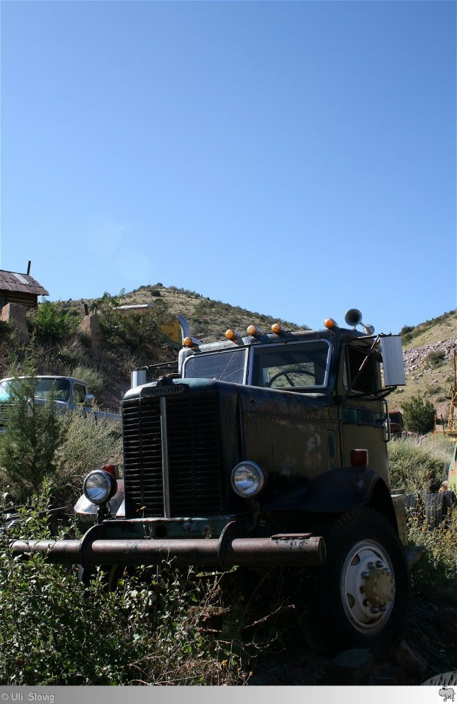 Old and Rusty: Alter Oshkosh zu finden bei der groen Fahrzeugsammlung der 'Gold King Mine' in Jerome, Arizona / USA. Aufgenommen am 23. September 2011.