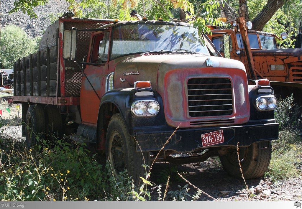 Old and Rusty: International BC 180 zu finden bei der groen Fahrzeugsammlung der 'Gold King Mine' in Jerome, Arizona / USA. Aufgenommen am 23. September 2011.