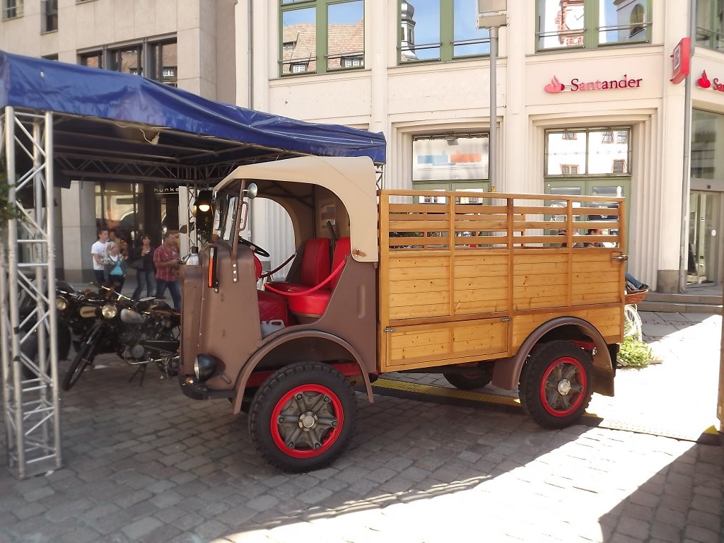 Oldtimerlaster am 16.09.2012 in Chemnitz. Dieser Laster wurde von einer Firma gebaut die später von Fiat übernommen wurde und tat bis 1960 treu seinen Dienst bei einem Kohlehändler.