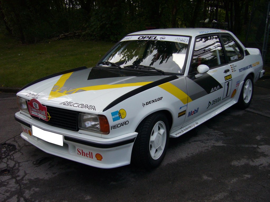 Opel Ascona 400. 1979 - 1981. Der Ascona 400 war ein Homologationsmodell auf Basis des bereits 1975 vorgestellten Ascona B. Als Grundmotorisierung war ein 2.4l 4-Zylinderreihenmotor mit 144 PS verbaut. Oldtimertreffen Kokerei Zollverein am 04.09.2011.