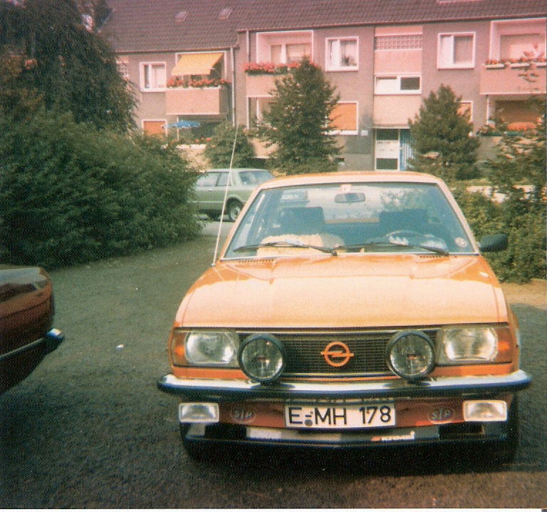 Opel Ascona B 1.6S Baujahr 1976. 1979 gekauft zum frisch erworbenen Fhrerschein, hat er mir fast zwei Jahre treue Dienste geleistet, bis ich ihn 1980 fr meinen ersten Neuwagen in Zahlung gegeben habe. 
