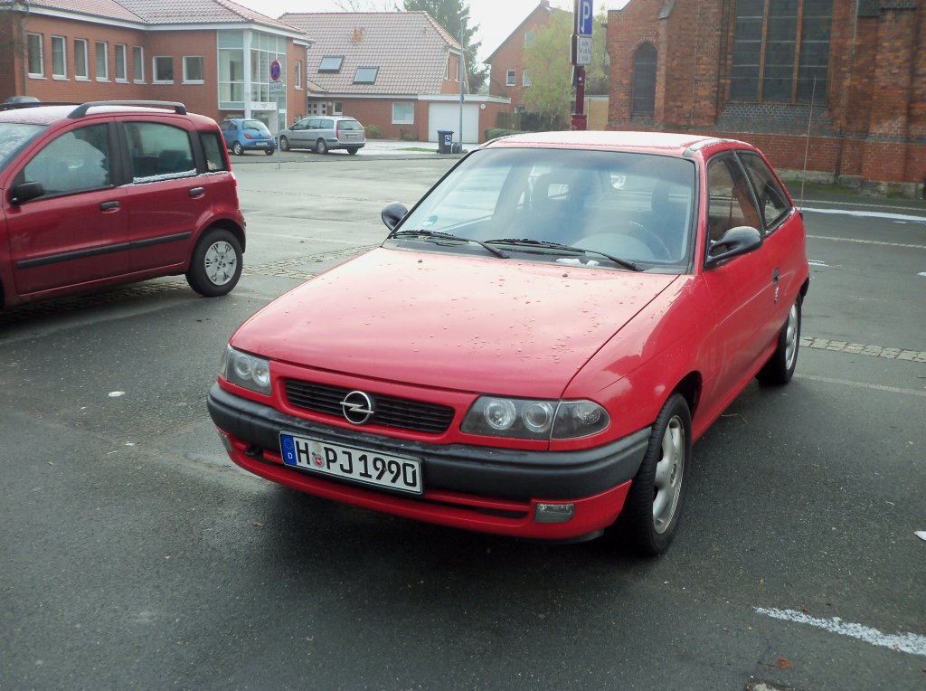 Opel Astra I, im Lehrte am 24.11.2010.