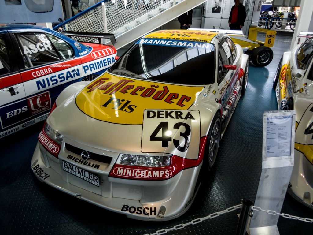 Opel Calibra, eine der hrtesten DMT Autos. Aufnahmezeit- und Ort: 21.10.2012, Museum des Hockenheimring