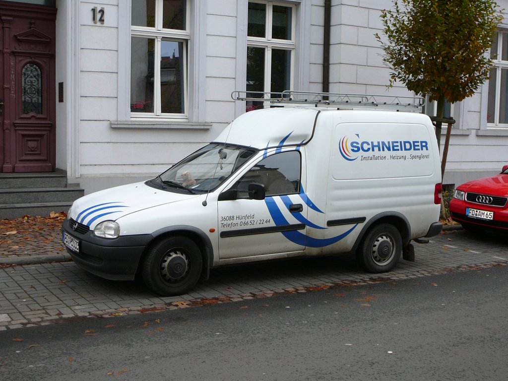Opel Combo der Spenglerei SCHNEIDER steht am 05.11.2009 in 36088 Hnfeld