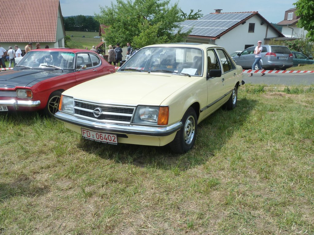Opel Commodore C, Bj. 1979, ist Gast in Thalau anl. der Oldtimerausstellung von MÖBEL-PUNKT THALAU am 22.05.2011 