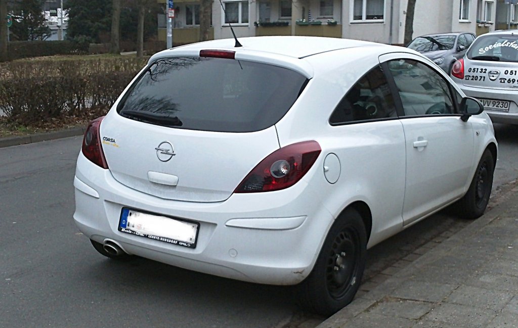 Opel Corsa, am 30.01.2011 in Lehrte.