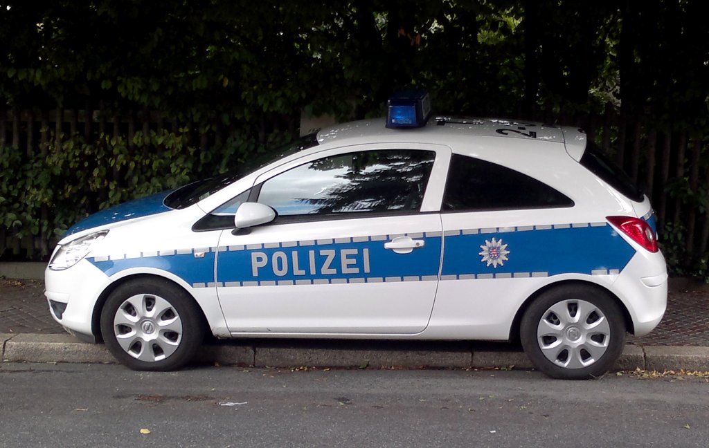 Opel Corsa Polizei Einsatzfahrzeug in Zeulenroda. Foto 22.07.12