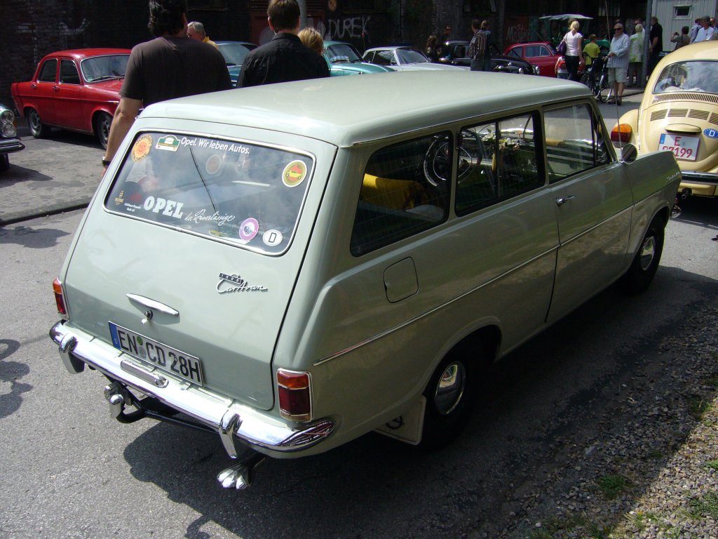 Opel Kadett A Caravan, gebaut von Mrz 1963 bis Juli 1965. Der 943 cm Motor leistete wahlweise 40 oder 48 PS. Es wurden 126.616 Kadett A Caravan produziert. Oldtimertreffen Kokerei Zollverein.