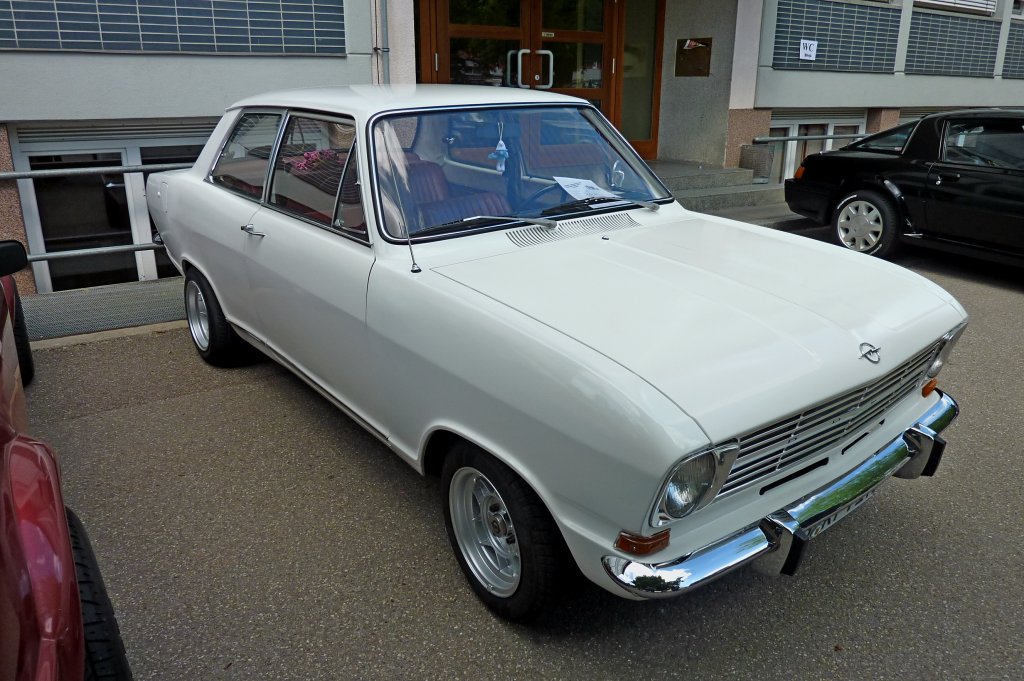 Opel Kadett B, Baujahr 1970, 60PS aus 1187ccm, Oldtimertreffen Hausen i.W., Mai 2012