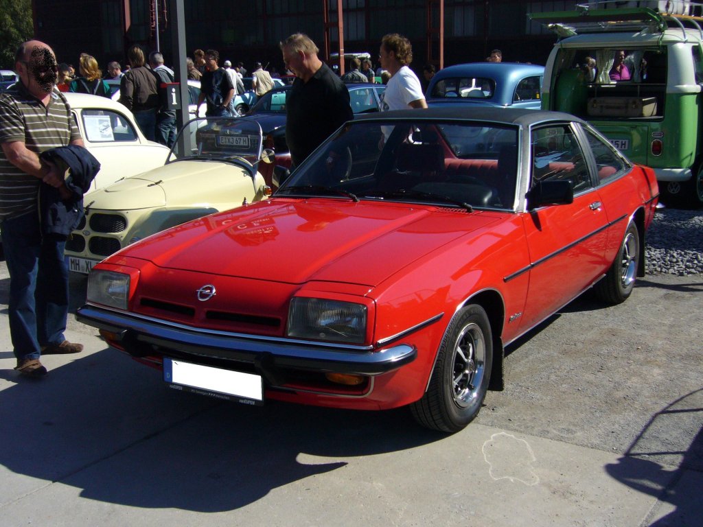 Opel Manta B  Berlinetta . 1975 - 1988. Der Manta B wurde zeitgleich mit dem Ascona B vorgestellt, blieb aber aufgrund seiner Verkaufserfolge sieben Jahre lnger im Programm. Der familientaugliche Sportwagen wurde 534.634 mal gebaut. Oldtimertreffen Zollverein.
