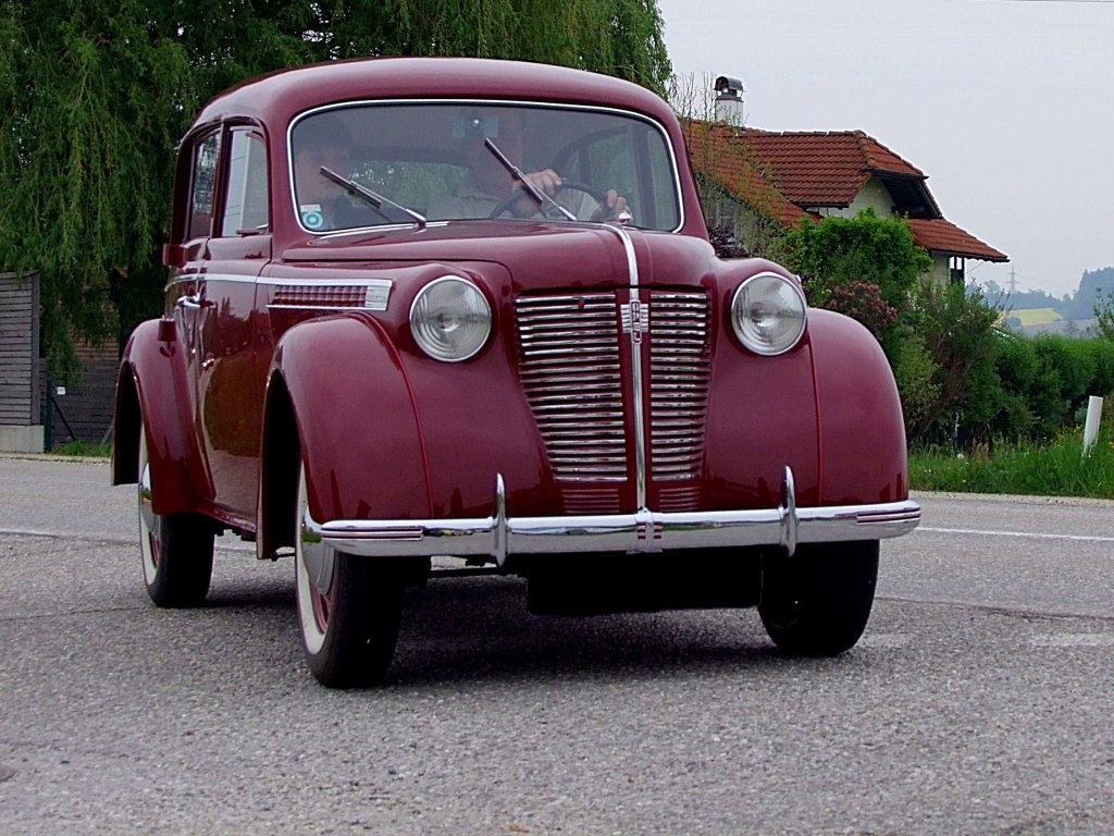 Opel-Olympia am Weg zu einem Oldtimertreffen;110501