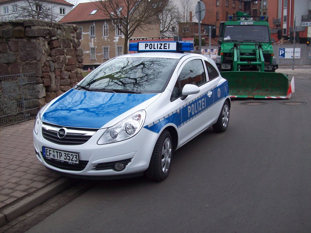 Opel der Thüringer Polizei in Eisenach, März 2010