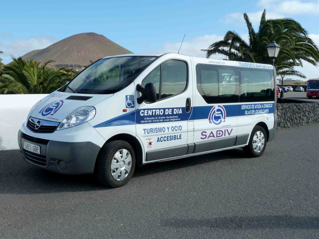 Opel Vivaro als Behindertentransportfahrzeug, Lanzarote im Januar 2013