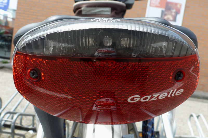 Ovales Fahrradrcklicht mit LED Technik  Gazelle getnte Variante in den NL 29/06/2012
