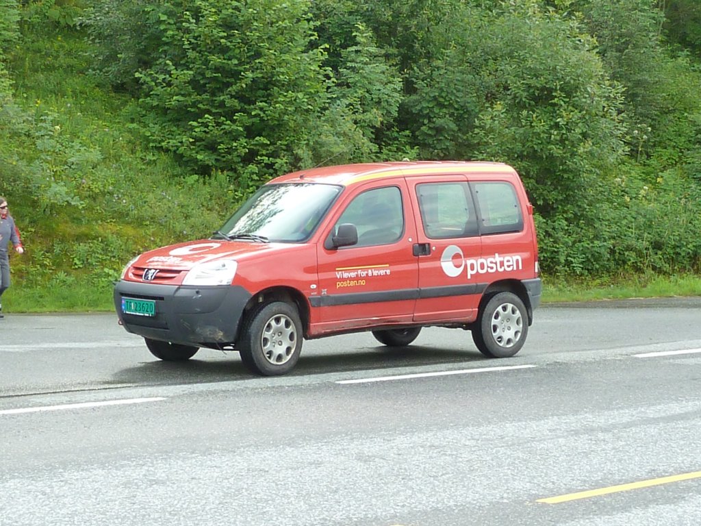 Peugeot Partner als Zustellerfahrzeug der norwegischen Post, Juli 2011