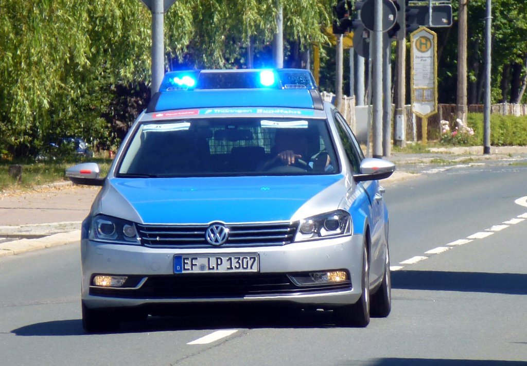Polizei Thringen Einsatzfahrzeug zur Absicherung der Thringen - Rundfahrt in Zeulenroda. Foto 21.07.13