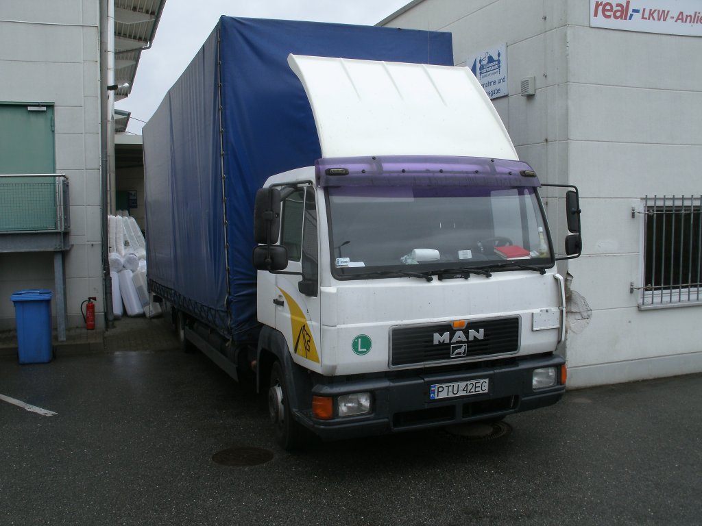 Polnischer MAN,am 31.August 2011,bei der Warenanlieferung in Bergen/Rgen.