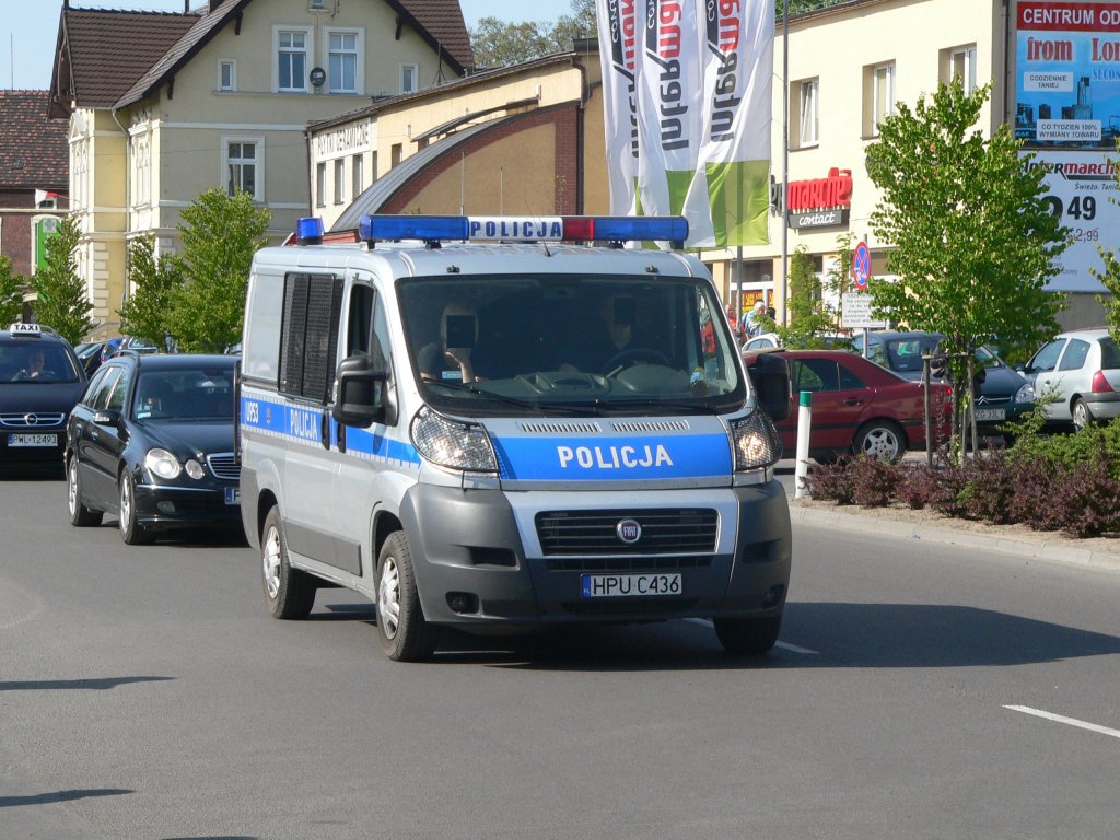 Polnisches Polizeiauto in deutscher Farbgebung. Was hat es damit auf sich? 30.4.2011, Wolsztyn