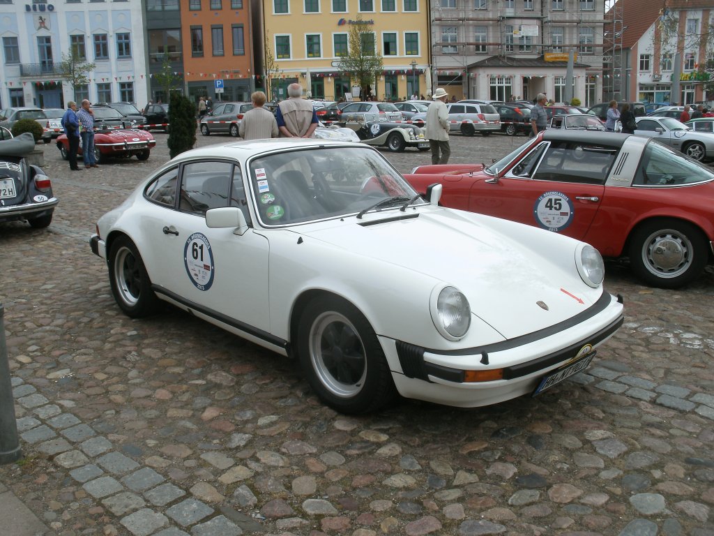 Porsche 911 SC Baujahr 1979 Teilnehmer der 12.Rgenclassics am 10.Mai 2013 auf dem Marktplatz in Bergen/Rgen.