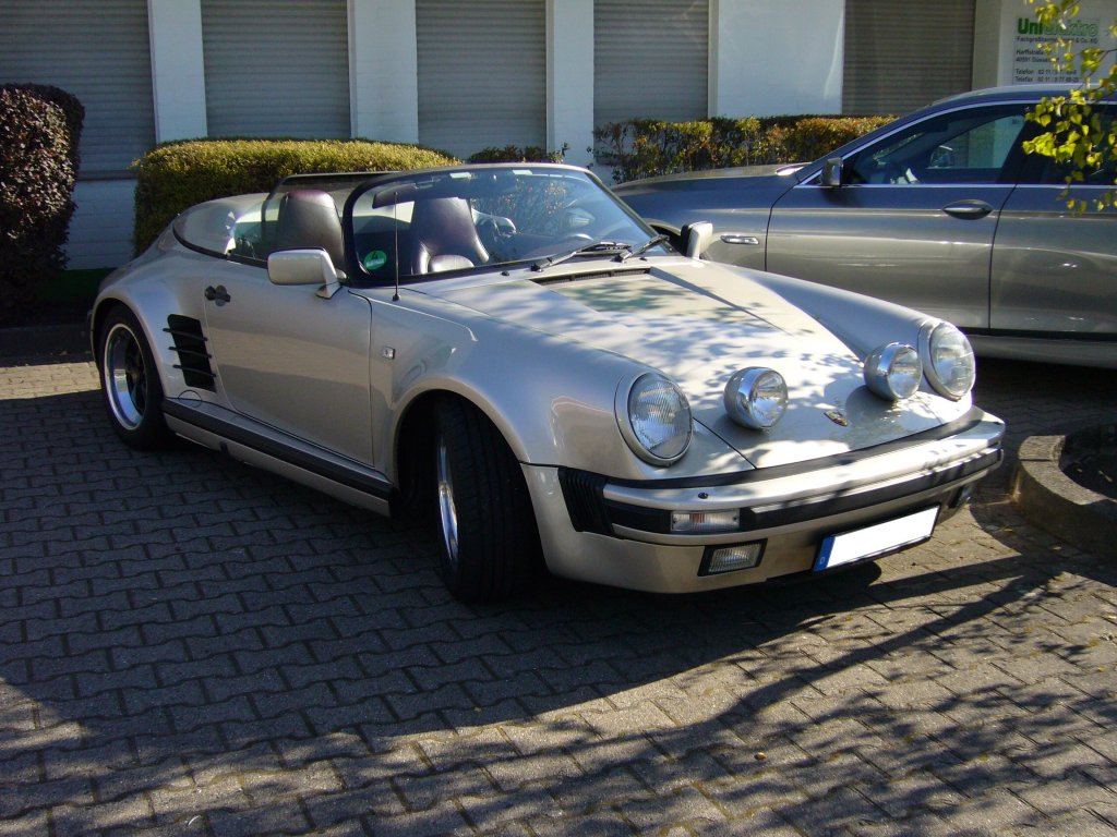 Porsche 911 Speedster von 1989. Aufgenommen im Umfeld des Saisonabschlussfestes fr Oldtimer an der Classic Remise am 01.10.2011.