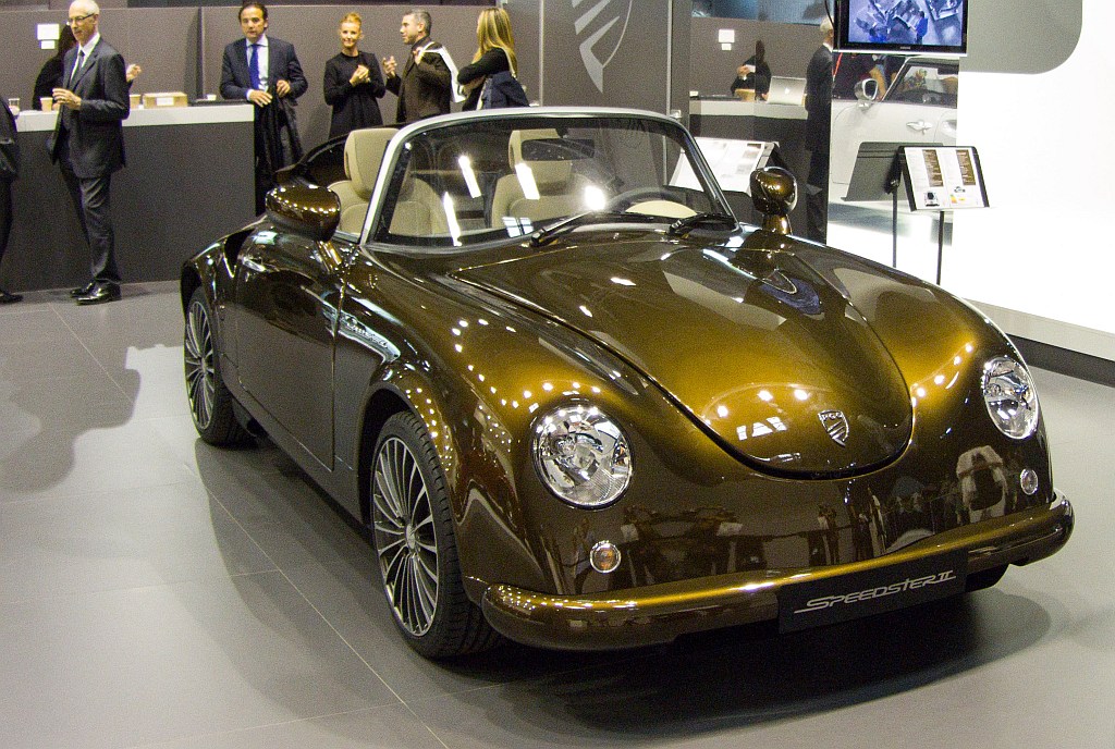 Porsche Replika von dem Hersteller PGO. Hier handelt es um ein Elektroauto. (Automesse Paris am 11.10.2012)