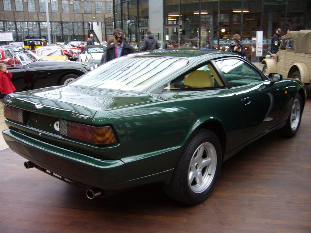 Profilansicht eines Aston Martin Virage. 1990 - 2000. Classic Remise Dsseldorf am 03.03.2013.
