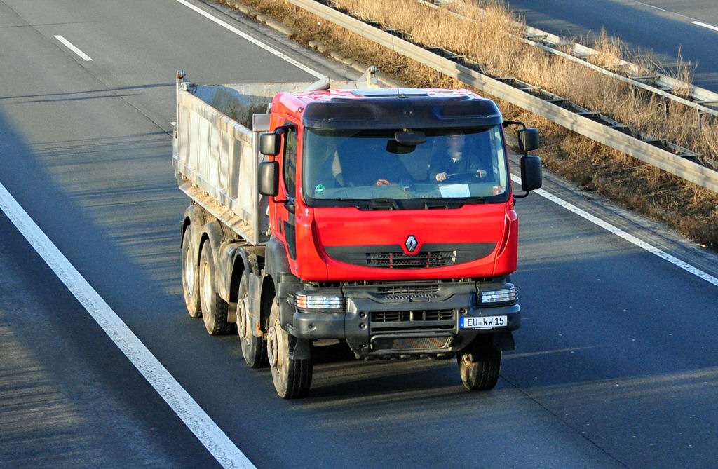 Renault 4-achs-Kipper auf der A61 bei Rheinbach - 10.01.2011