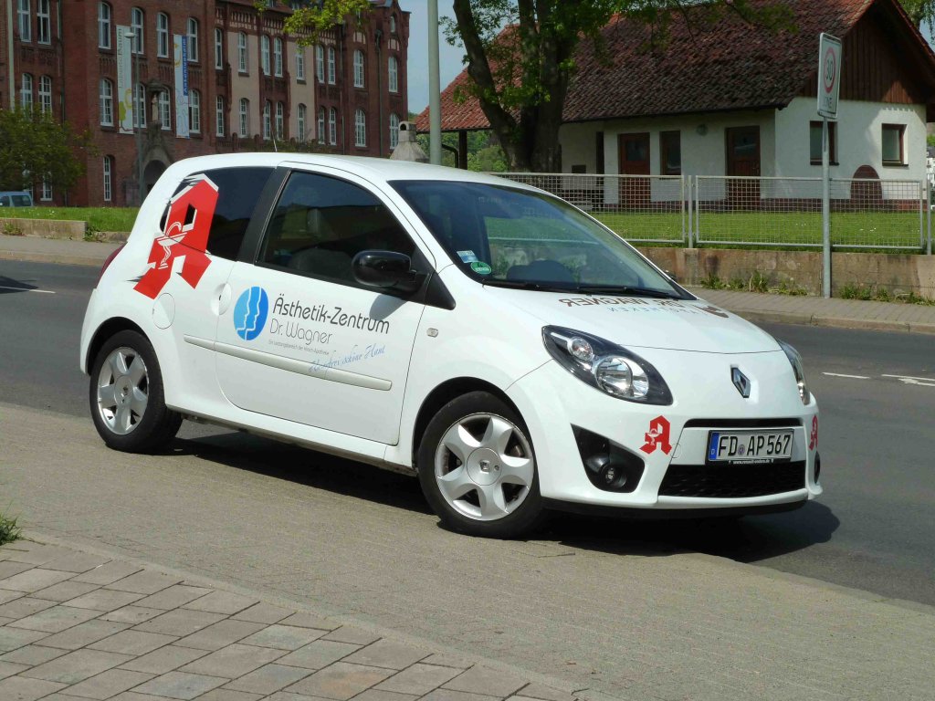 Renault von  Ästhetik_Zentrum Dr. Wagner , gesehen in Fulda im Mai 2013