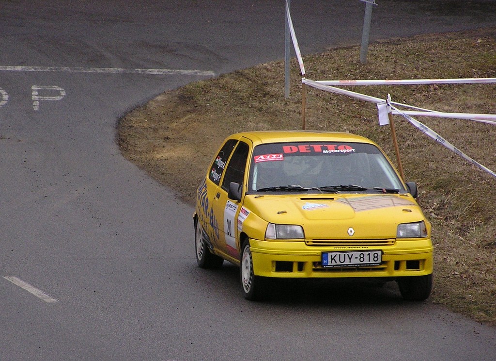 Renault Clio, fotografiert auf dem (Amateur) Rallye Sprint, bei Abaliget (11.03.2012).