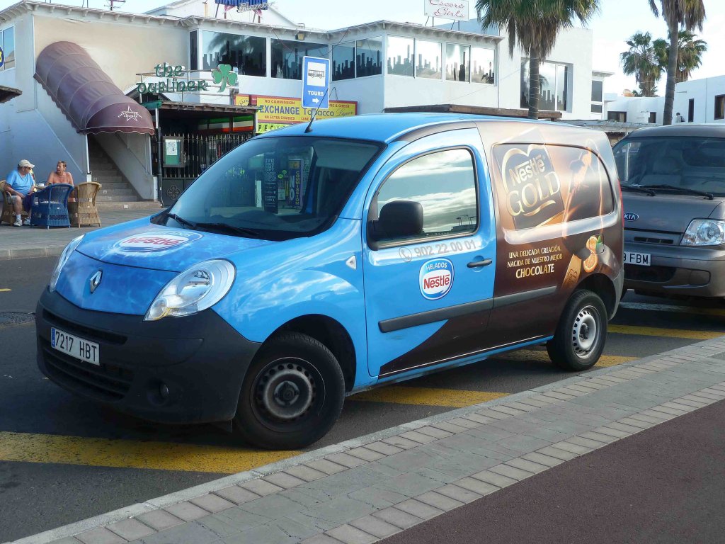 Renault Kangoo als Werbetrger fr die Firma NESTLE`, gesehen im Januar 2013 auf Lanzarote