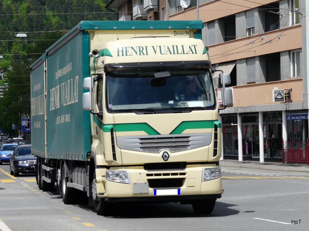 Renault mit Anhnger unterwegs in Nidau am 12.05.2010