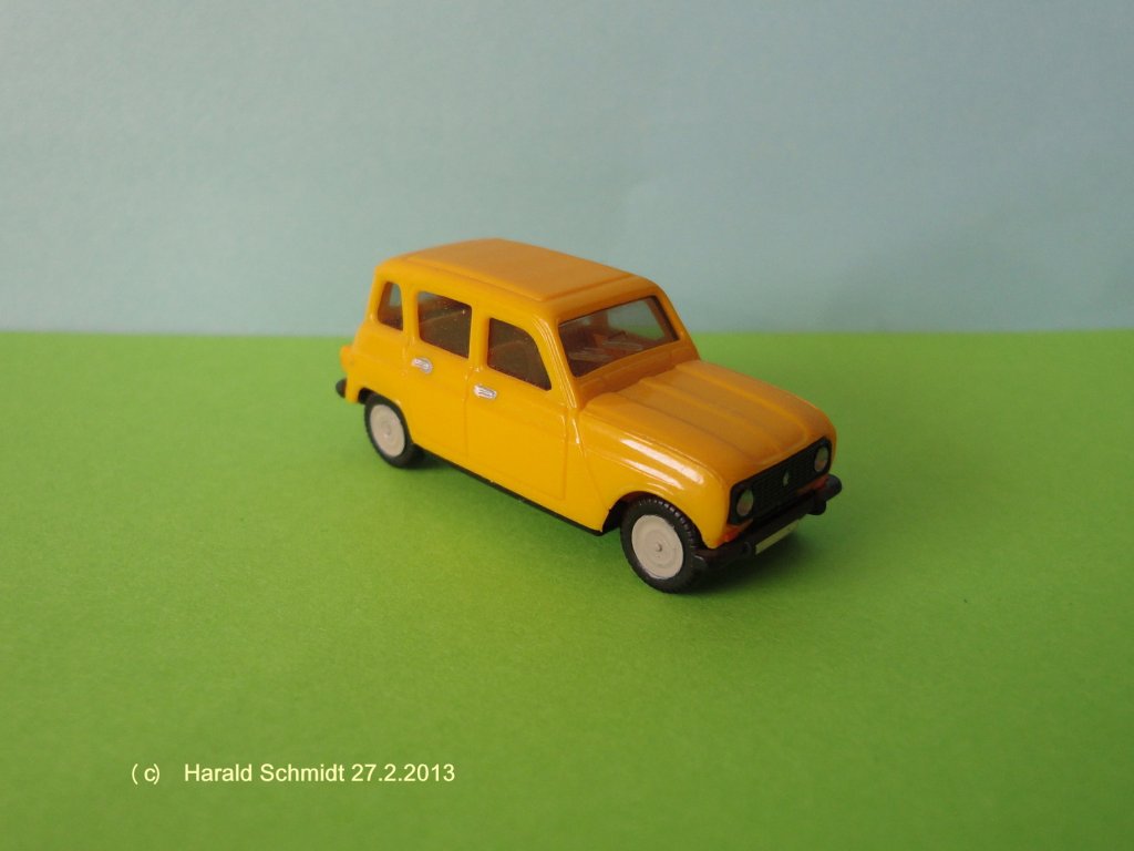 Renault R4 von Herpa  1:87 (Foto vom 27.2.2013)