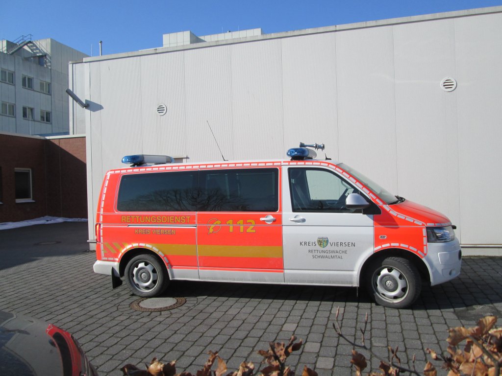 Rettung Kreis Viersen 05 NEF 01 (VIE-KV34)
Notarzteinsatzfahrzeug (NEF) des Eigenbetrieb Rettungsdienst im Landkreis Viersen, Gemeinde Niederkrchten Rettungswache Heyen.
Das NEF ist in Nettetal am 13.3.13 aufgenommen worden