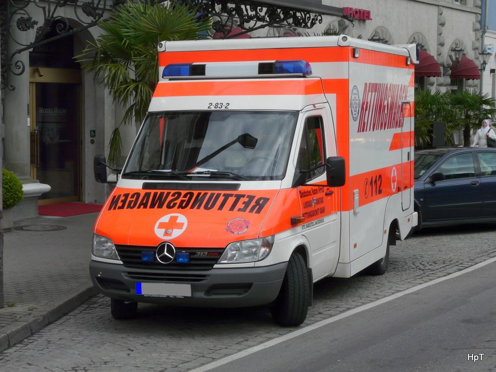 Rettungswagen Mercedes 313 CDI in der Stadt Konstanz am 11.05.2010