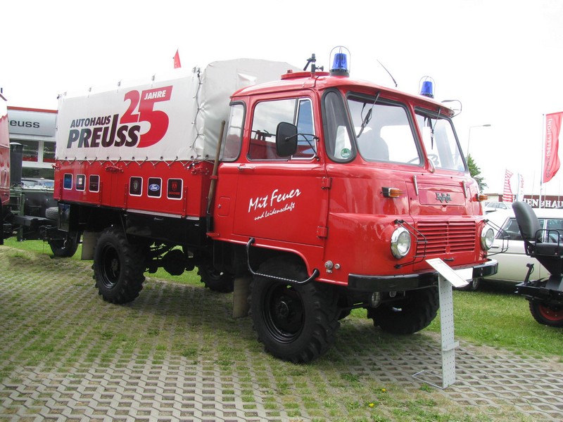 ROBUR LO 2002, LF 8 - TS 8 der Feuerwehr aus dem Landkreis Nordwestmecklenburg, Wismar [02.06.2012]