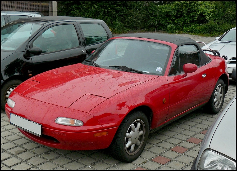 Roter Mazda MX-5 gesehen am 13.09.2010.