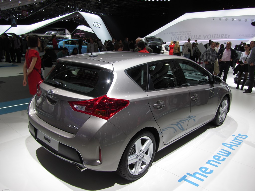Rückansicht des neuen Toyota Auris. Das Auto wurde auf dem Automesse Paris (11.10.2012) fotografiert.