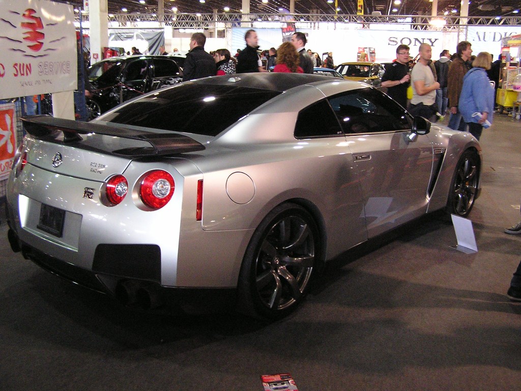 Rückansicht des Nissan GT-R35, fotografiert auf der Carstyling Tuning Show 2012.