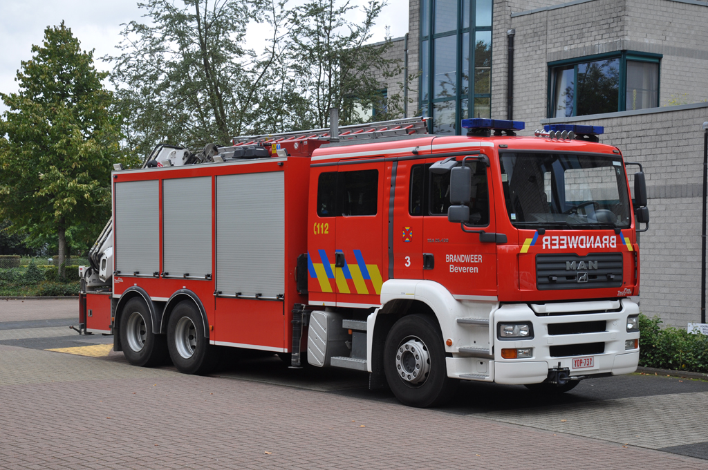 Rstwagen-Kran MAN TGA 26.430 6x4 Aufbau Plastisol & Fire Technics der Feuerwehr Beveren, Aufnahme am 17.09.2011