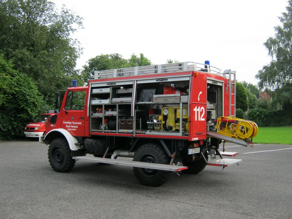 Rstwagen RW 1 der Freiwilligen Feuerwehr Nettetal, Lschzug Hinsbeck.

Der RW-1 ist heute bei einen Fototermin in Nettetal am Gertehaus Hinsbeck 

Fotografiert worden