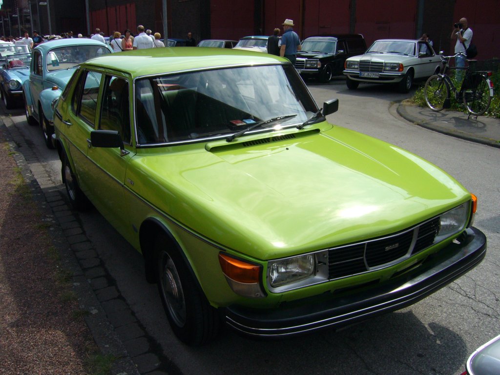 Saab 99 Viertrer Automatic. Der 99 wurde 1968 vorgestellt und immer wieder modernisiert und facegeliftet bis 1984 produziert. Oldtimertreffen Kokerei Zollverein 05.06.2011.
