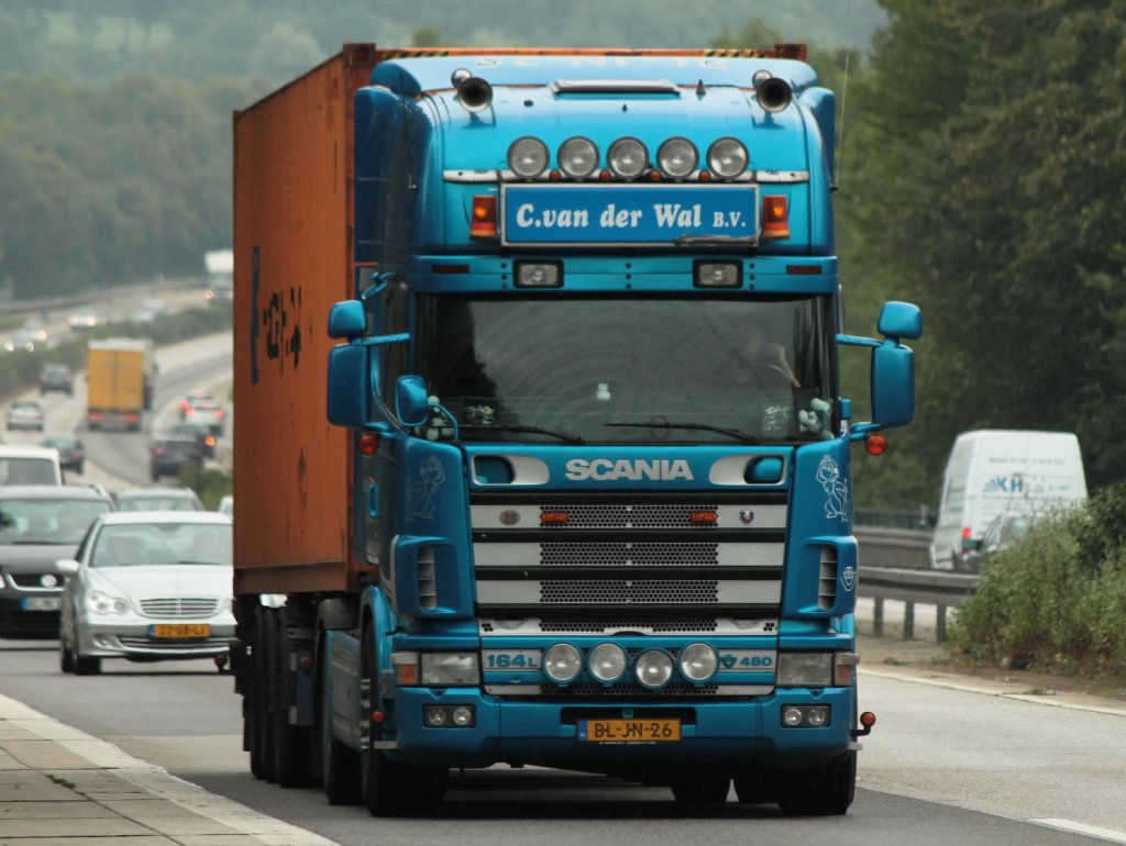 Scania 164L mit Containerauflieger am 26.07.2011 auf der A4 kurz vor der Niederlndischen Grenze.