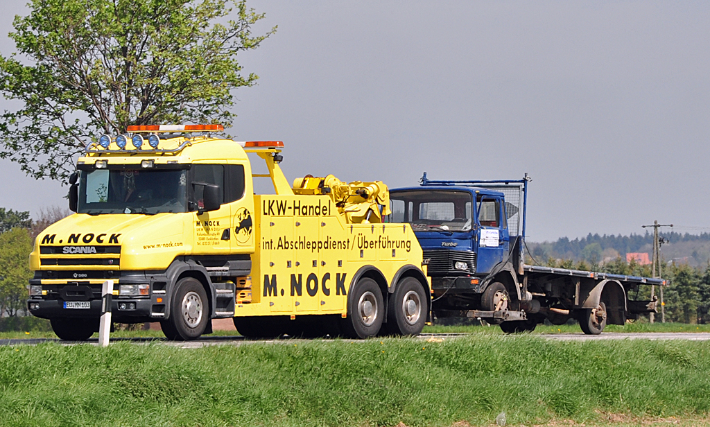 Scania 580 Abschlepp-/Bergefahrzeug  M. Nock  mit defektem LKW am Haken bei Heimerzheim 22.04.2010