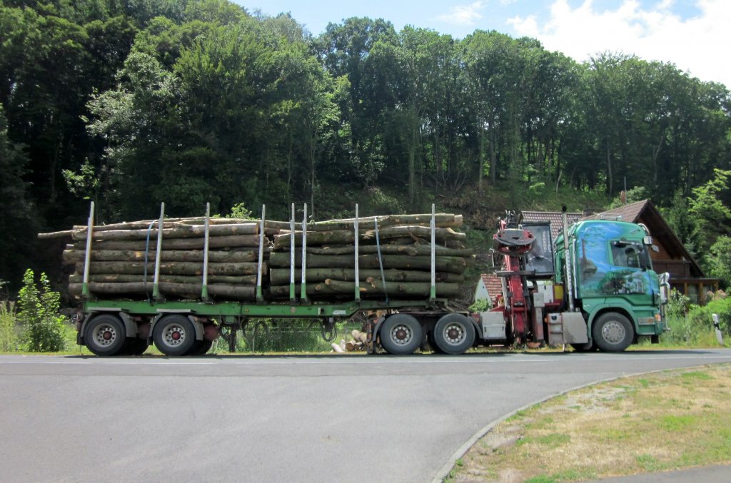 Scania Holz-Sattelzug am 30.07.2013 in Harrbach