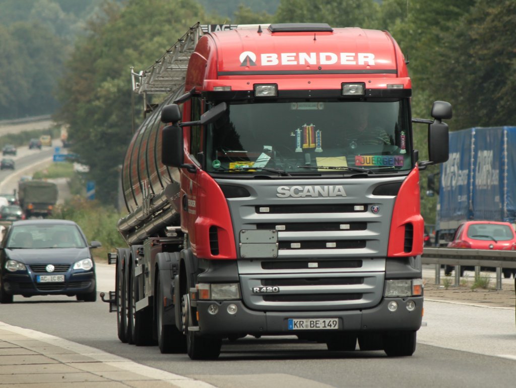 Scania R420 mit Tankauflieger am 26.07.2011 auf der A4 kurz vor der Niederlndischen Grenze.