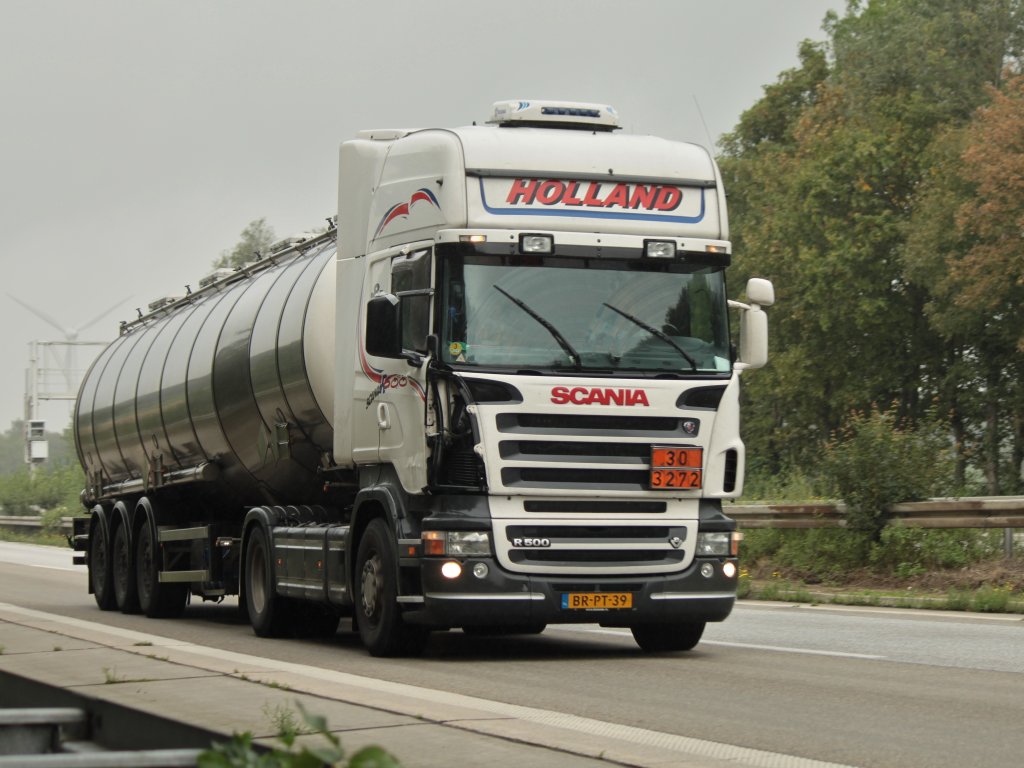 Scania R500 mit Tankauflieger am 12.08.2011 auf der A4 kurz hinter der Niederlndischen Grenze.