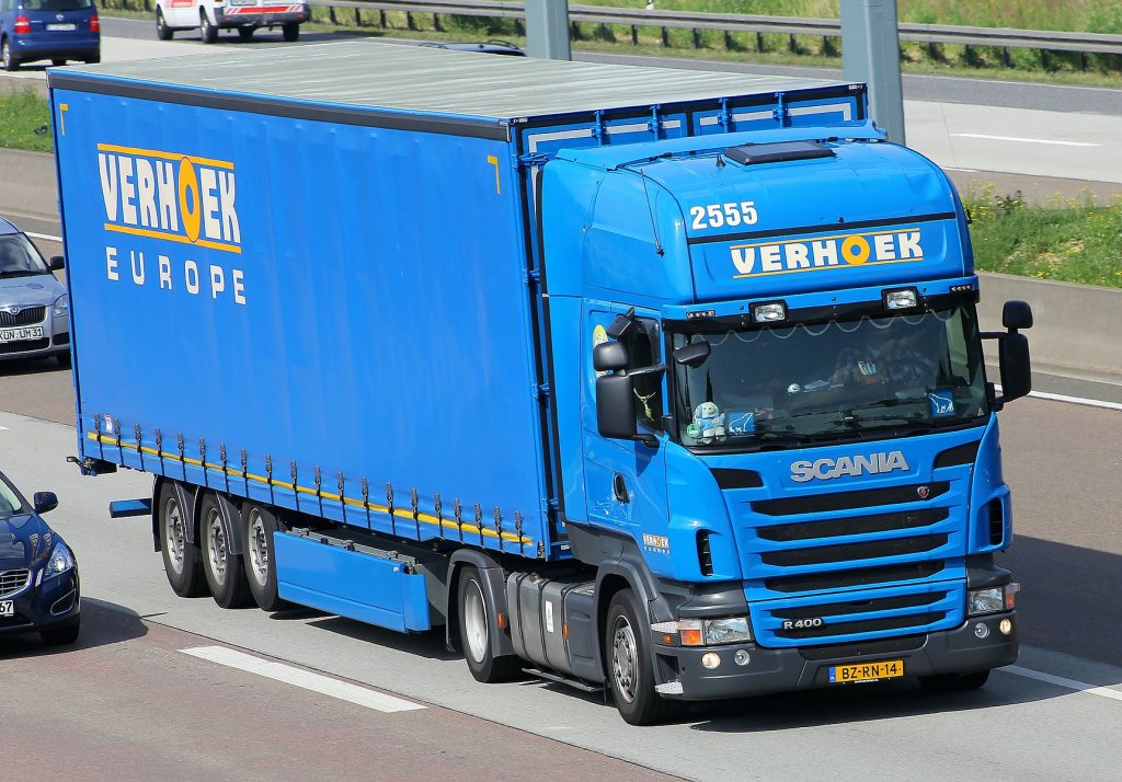 Scania-Sattelzug aufgenommen am 02.07.2013 auf der A5 beim Flughafen Frankfurt.